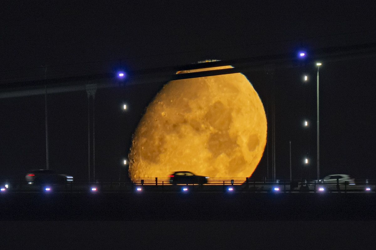 İlk Şişkin Ay Nedir?