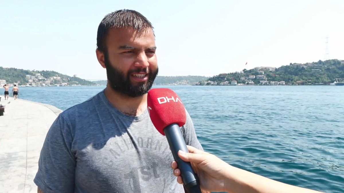 İstanbulda Sıcak Hava Sıcağından Bunalanlar Denize Giriyor