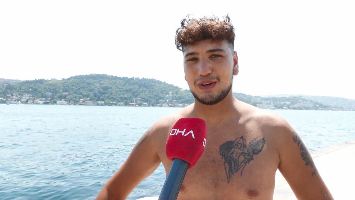 İstanbulda Sıcak Hava Sıcağından Bunalanlar Denize Giriyor