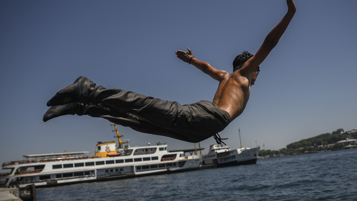 İstanbul'da Sıcak Hava Etkisini Sürdürüyor