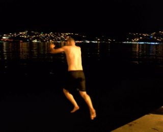 İstanbulda Sıcaktan Bunalanlar Geceyi Dışarıda Geçiriyor