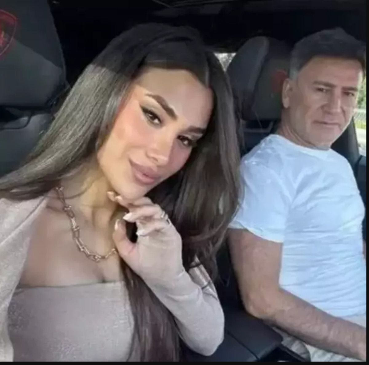 23 Yıldır Süregelen Mutlu Evlilik ve Aile Bağları