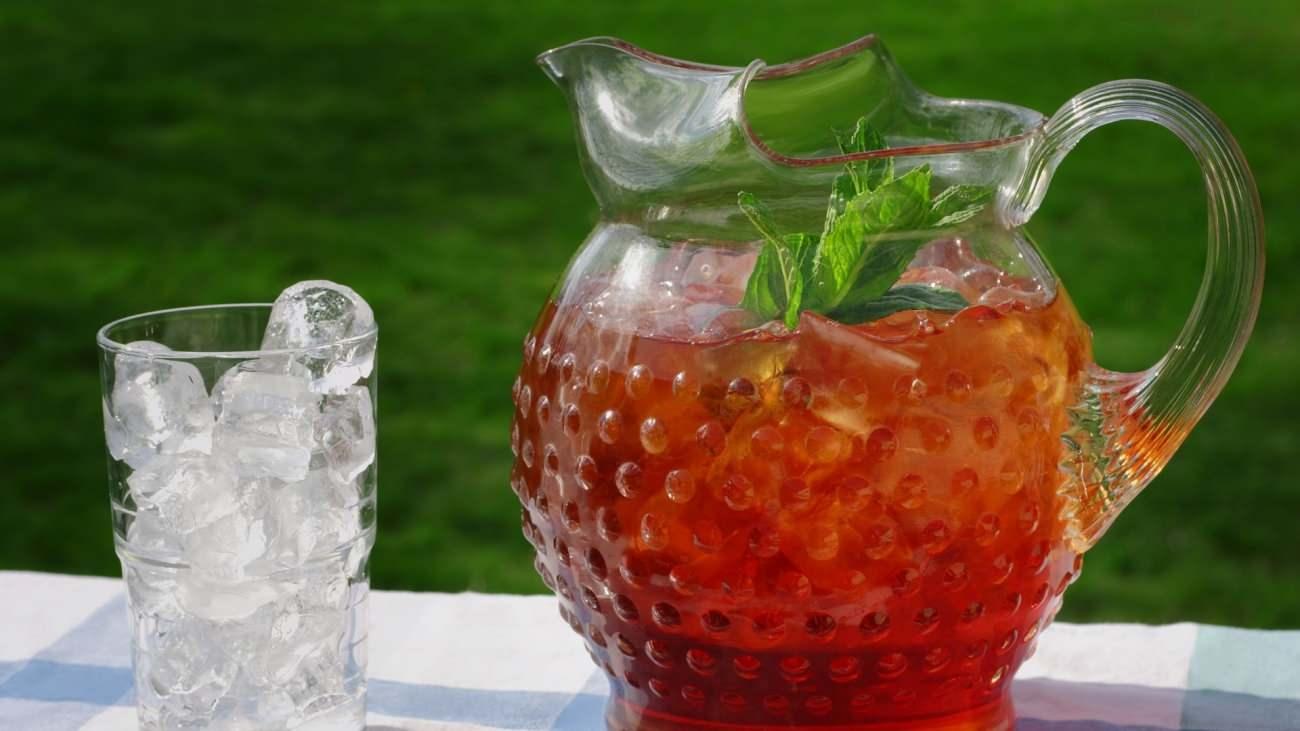 Karpuzlu Soğuk Çay Tarifiyle Serinlemenin Keyfi