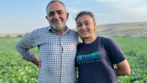 Karsta Çiftçi Bir Baba, Çocuklarının Eğitimi İçin 21 Yıldır Pancar Ekiyor