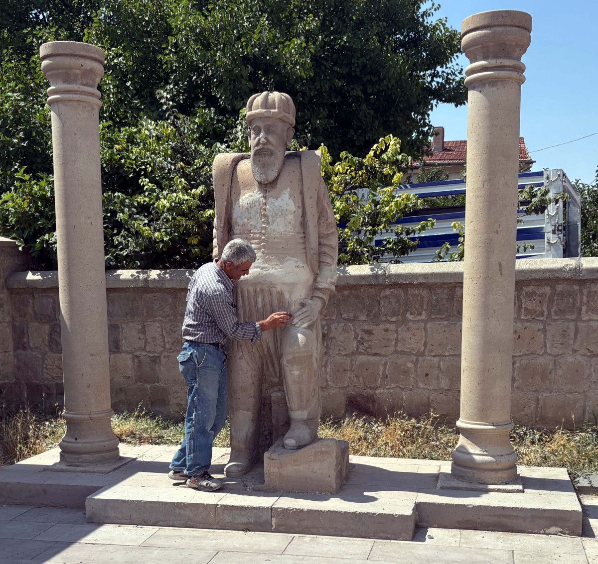 Kayseri'de Mimar Sinan'ın Heykeline Yapılan Tahribatı Kınadık