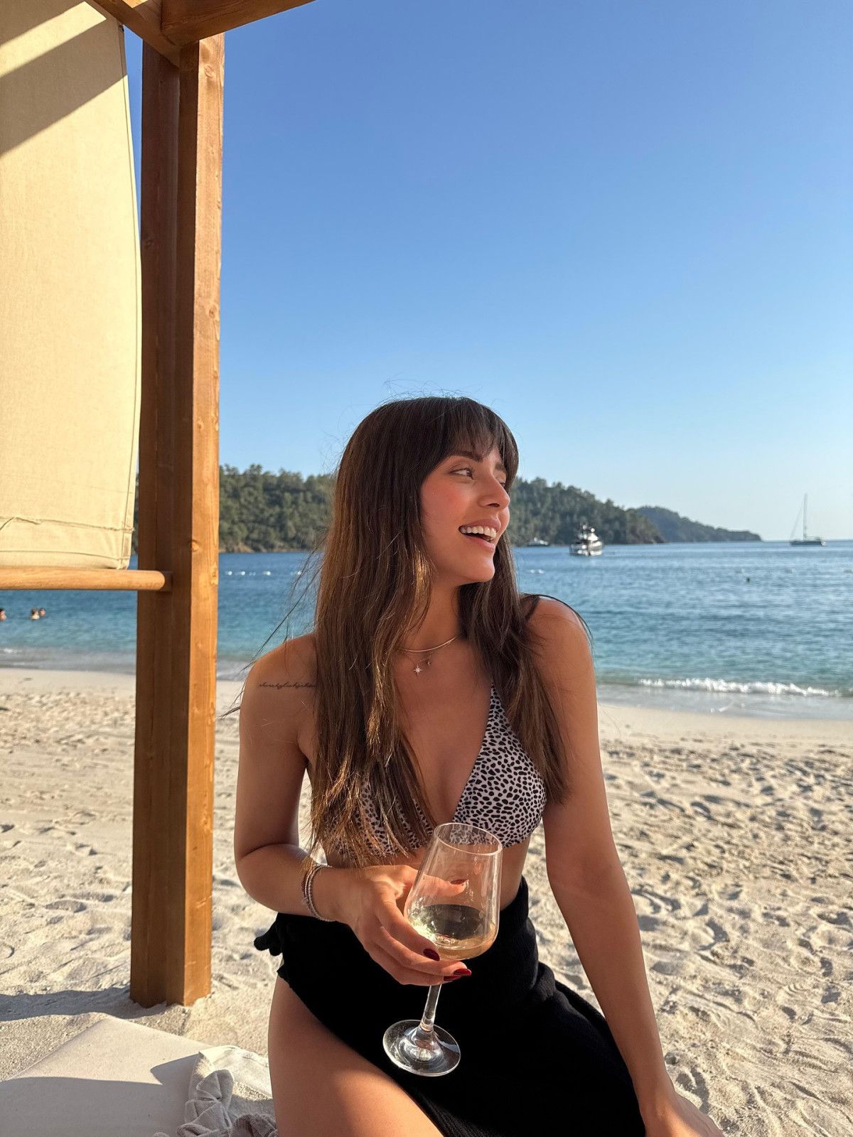 Kızılcık Şerbeti'nin Doğa'sı Sıla Türkoğlu'nun Aşk ve Tatil Keyfi