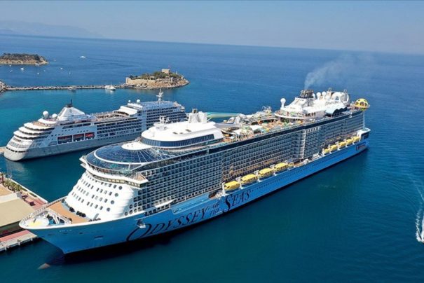 Kruvaziyerlerle Aydın Kuşadası’na Gelen 9 Bin Üzerindeki Turist Heyecan Yarattı