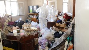 Mersin Toroslar’da 70 Yaşındaki Kadının Evi Temizlendi ve Çevresi İlaçlandı