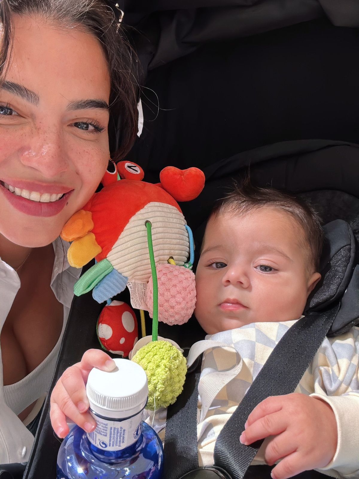 Oyuncu Melisa Aslı Pamuk'un Ailesi ve Beğeni Yağan Fotoğrafı