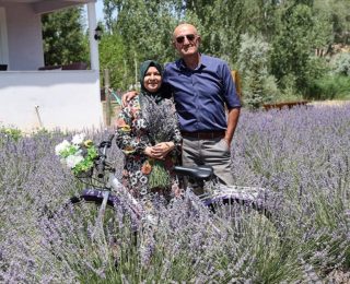 Samsun’da Astım Hastası Eşine Özel Lavanta Bahçesi Kurdu