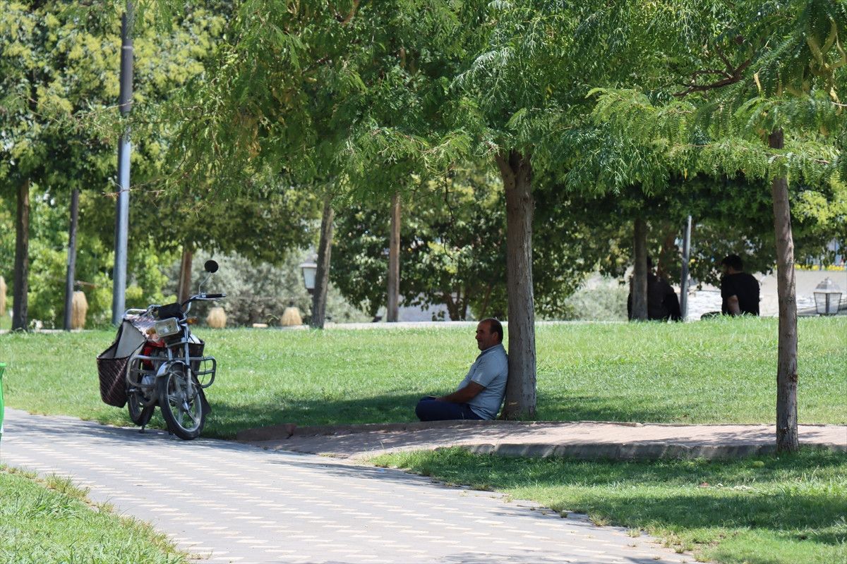 Şanlıurfa'da Alevler İçinde: Termometreler 52 Dereceyi Gösteriyor