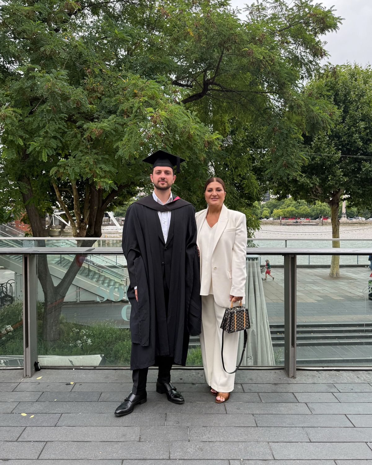 Sibel Can ve Ailesinin Büyük Gururu: Oğulları Emir Aksüt'ün Mezuniyet Sevinci