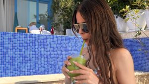 Simge Sağın’ın Zor Günleri ve Yaz Tatili Paylaşımları