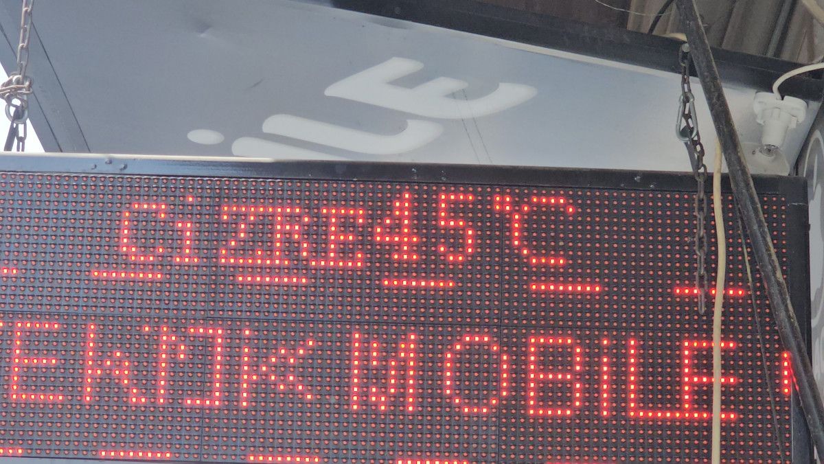 Türkiye genelinde etkili olan aşırı sıcak hava dalgası devam ederken, Şırnak'ta ilginç hava olayları gözlemleniyor.