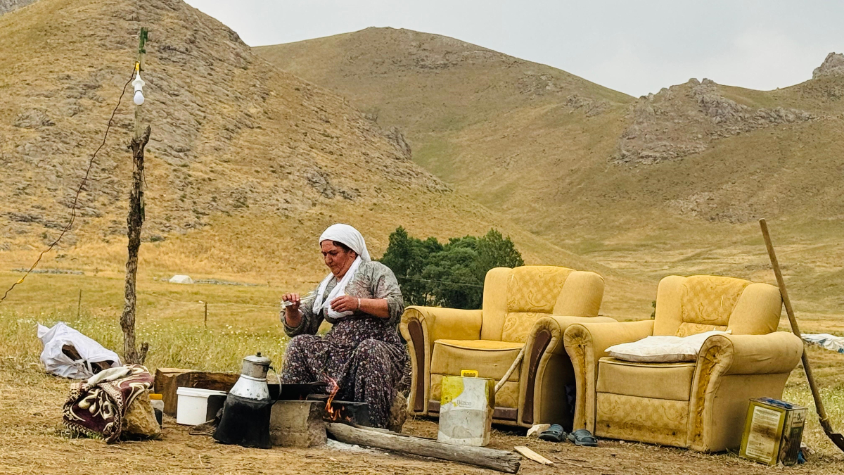 Türkiye genelinde etkili olan aşırı sıcak hava dalgası devam ederken, Şırnak'ta ilginç hava olayları gözlemleniyor.
