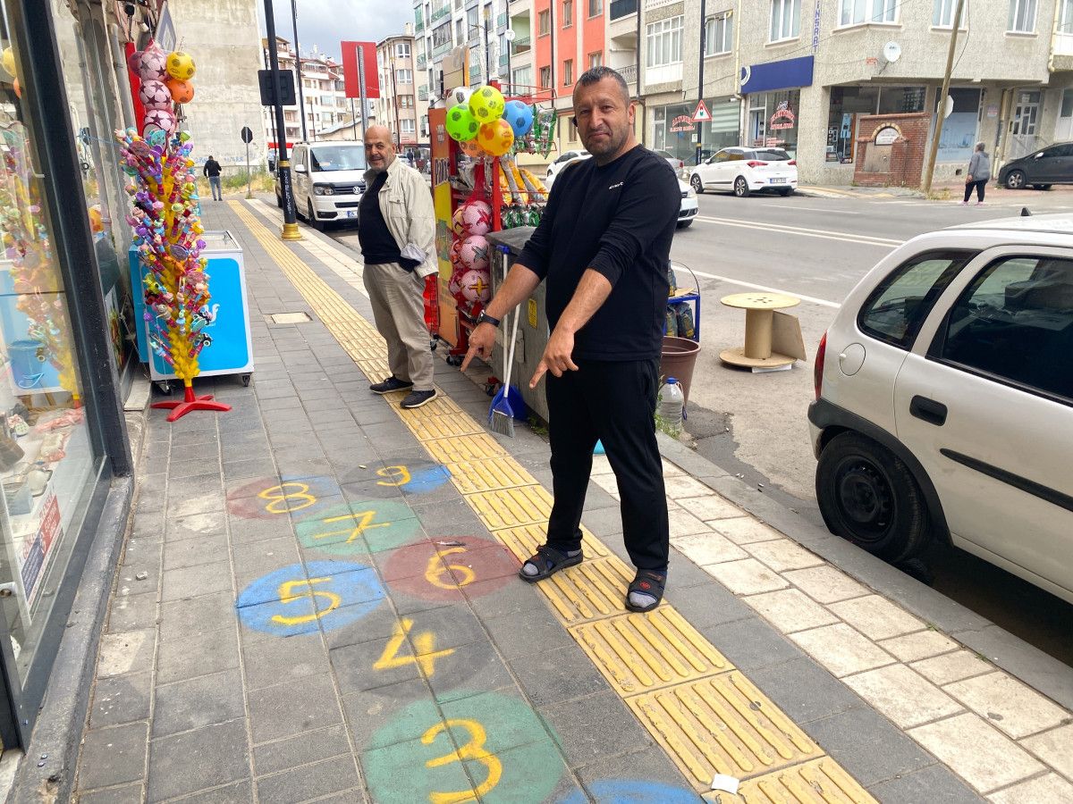 Yaratıcı ve Nostaljik Bir Fikir: Seksek Çizimi