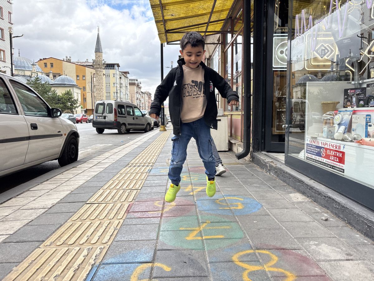 Yüzlerde Gülümsemeye Neden Olan Seksek