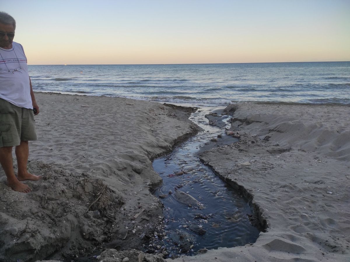 Tekirdağ'da Doğrudan Denize Akan Lağım Nedeniyle Çocuklar Hastanelik Oldu