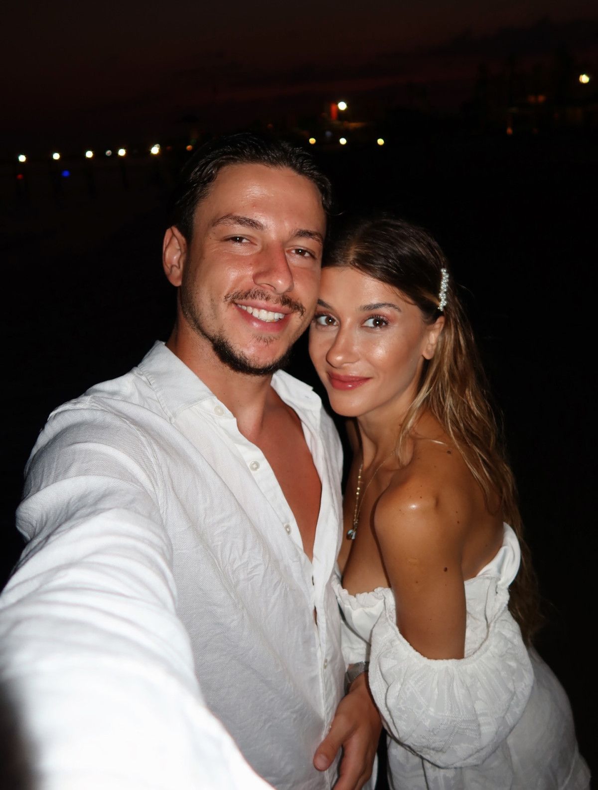 Balayında Olan Çiftin Pozları ve Aile Tepkisi