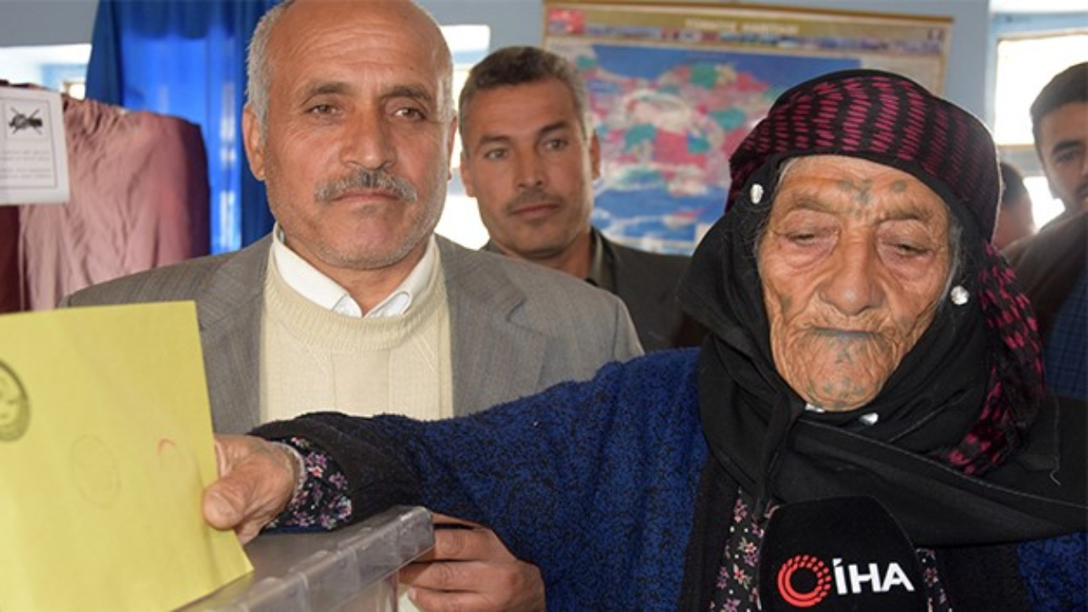 Türkiye'nin En Yaşlı Kadını: 131 Yaşında Hayatını Kaybetti