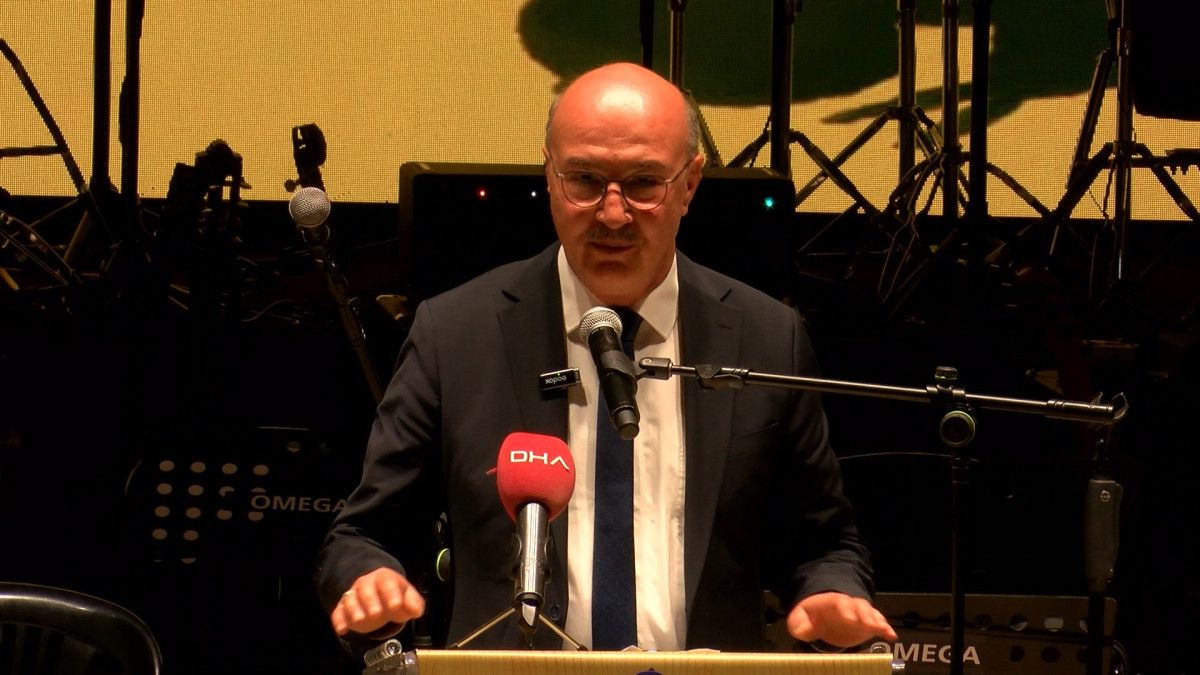 Usta Sanatçı Altan Erkekli’den Topluma Mesaj