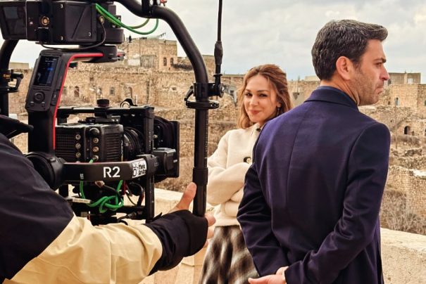 Uzak Şehir’in Naresi Sahra Şaş Güzelliğiyle Büyüledi