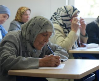 Yıllar Sonra Yeniden Öğrenmenin Mutluluğu: Gaziantep’te Yaşlılar Okuma Yazma Öğreniyor