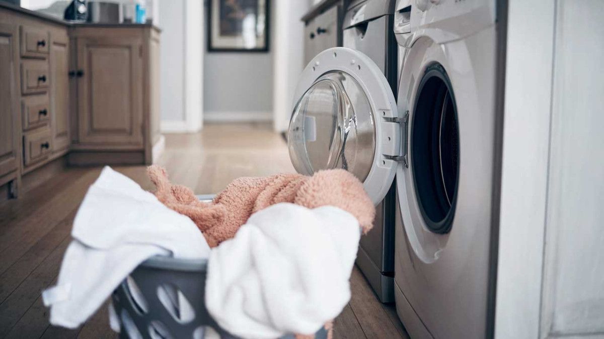 30 Yıllık Servis Ustası Uyarısı: Bu Eşyaları Asla Çamaşır Makinesine Atmayın!
