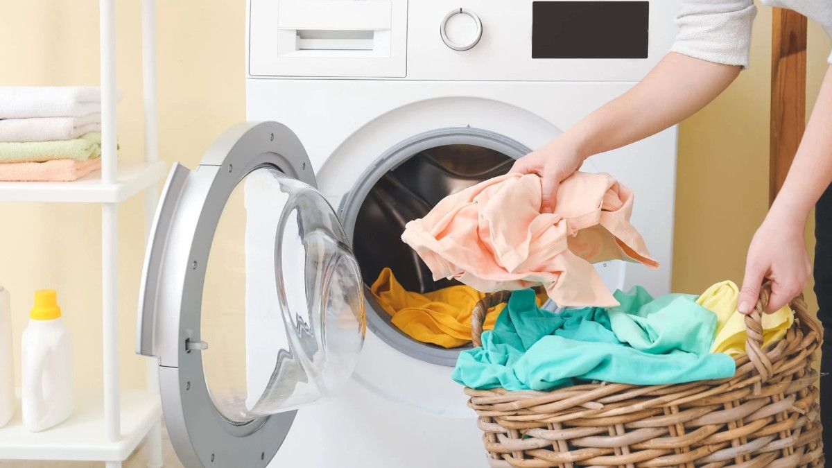 30 Yıllık Servis Ustası Uyarısı: Bu Eşyaları Asla Çamaşır Makinesine Atmayın!