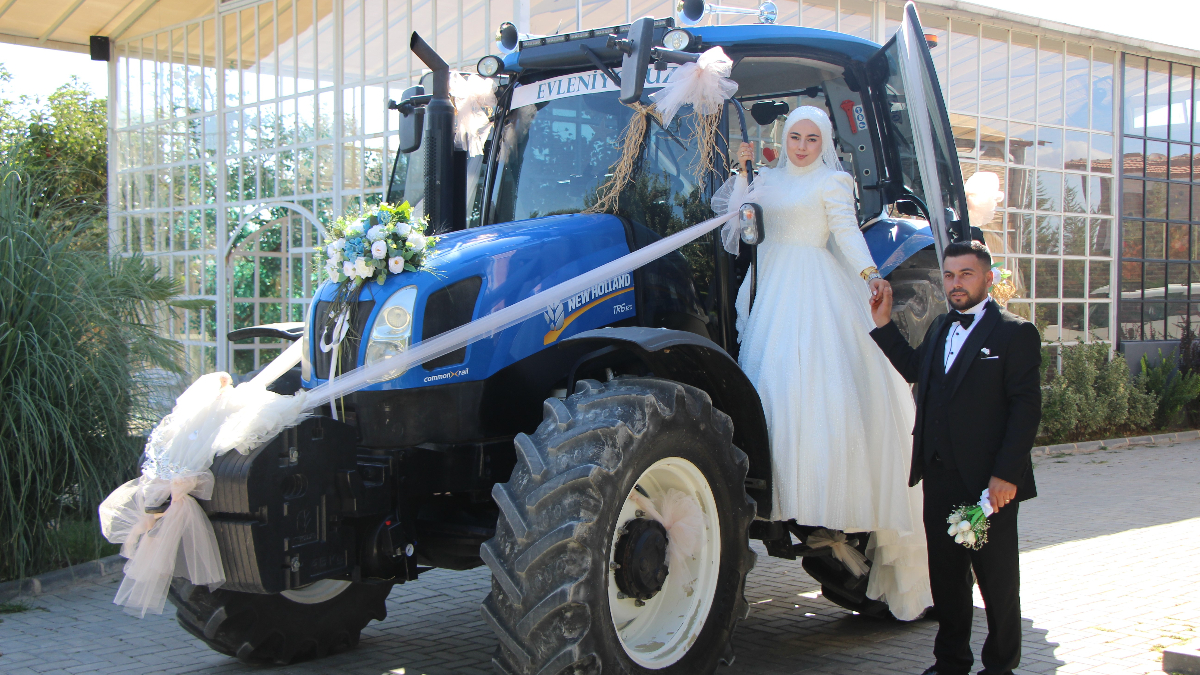 Traktörlerle Düğün Kutlaması