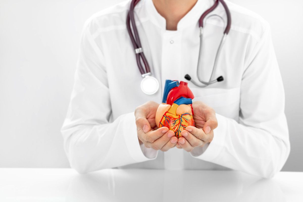 “KALP ZARINDAN KESİLİP, GÖĞÜS KEMİĞİNE GİRMEDEN MÜDAHALE EDİLDİ”