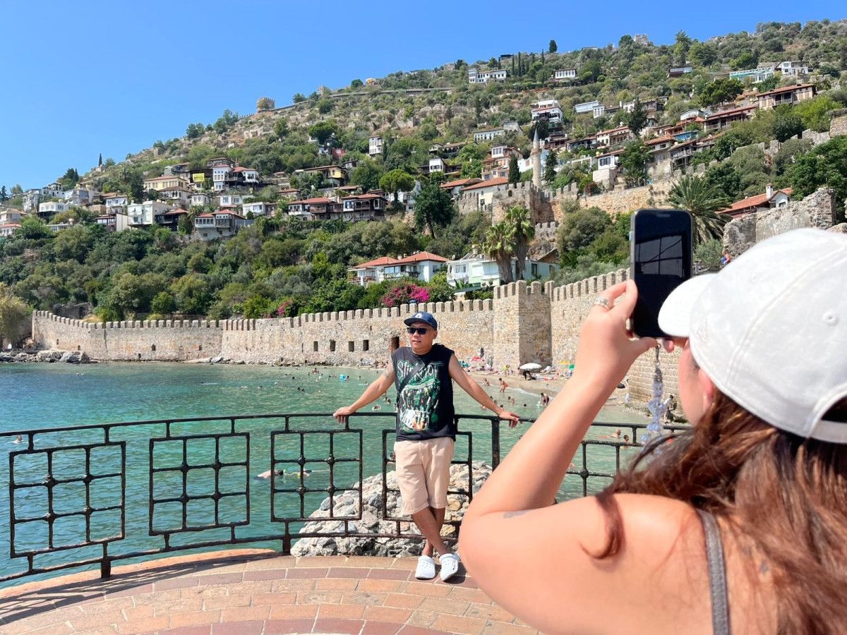 Antalya'da 602 Amerikalı Yolcuyu Taşıyan Dev Kruvaziyer Gemi