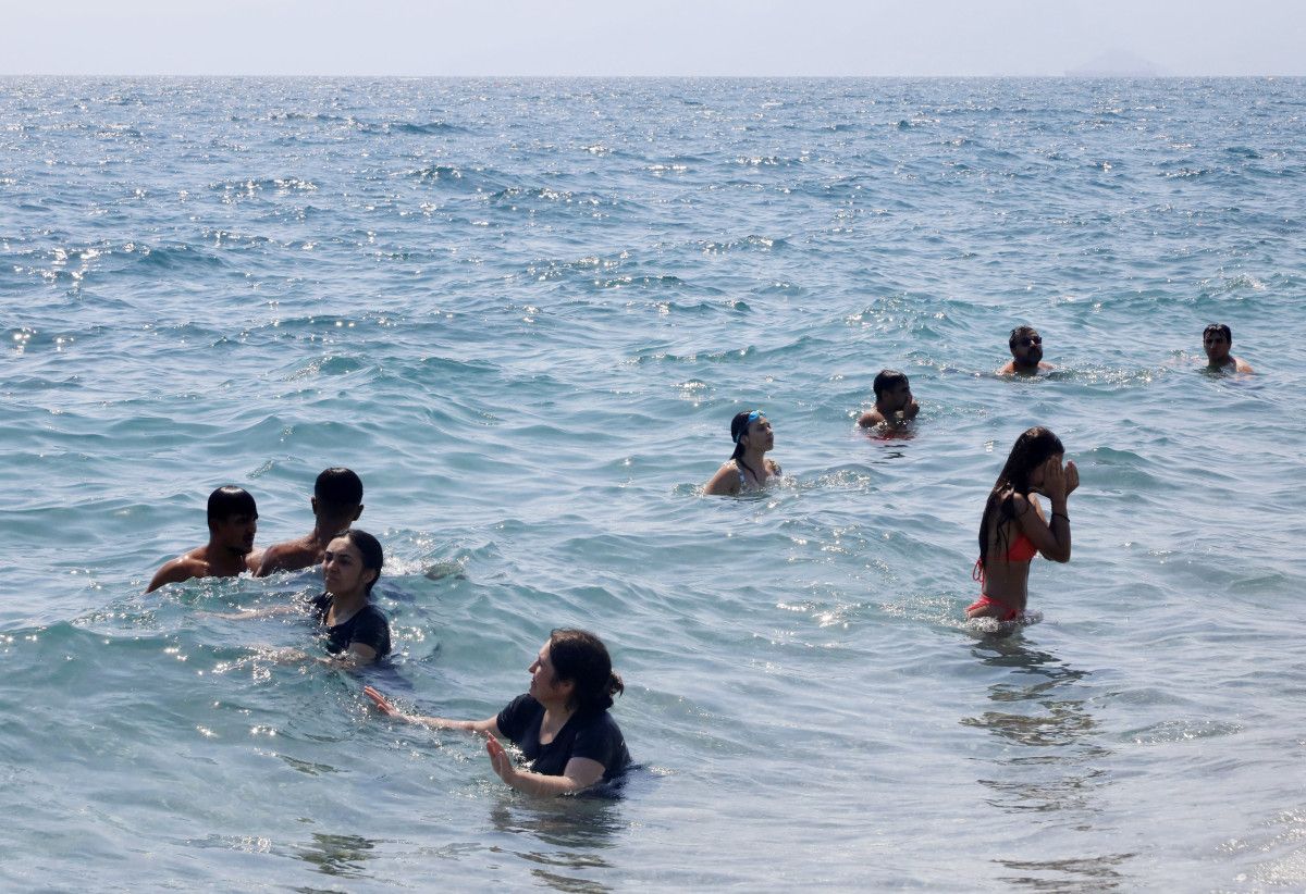 Antalya'da Yaz Sonu Sıcakları: Termometre 33 Dereceyi Gördü