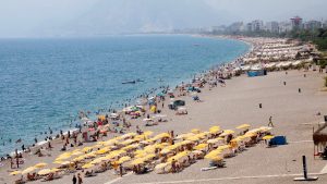 Antalya’da Yaz Sonu Sıcakları: Termometre 33 Dereceyi Gördü