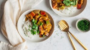 Asya Esintili Tavuk Şiş Tarifi: 30 Dakikada Satay Soslu Tavuk Yapımı