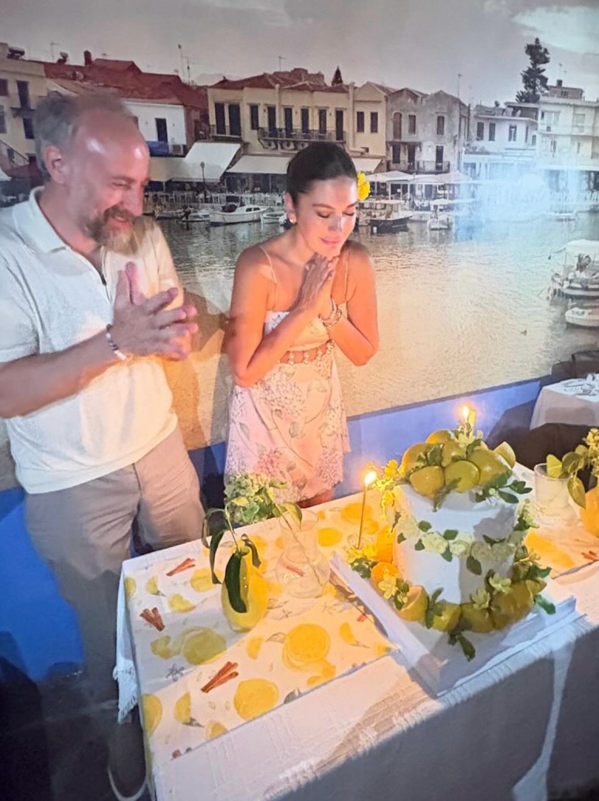 Bergüzar Korel'in Yeni Yaş Günü Kutlaması ve Eşi Halit Ergenç'in Öpücükleri