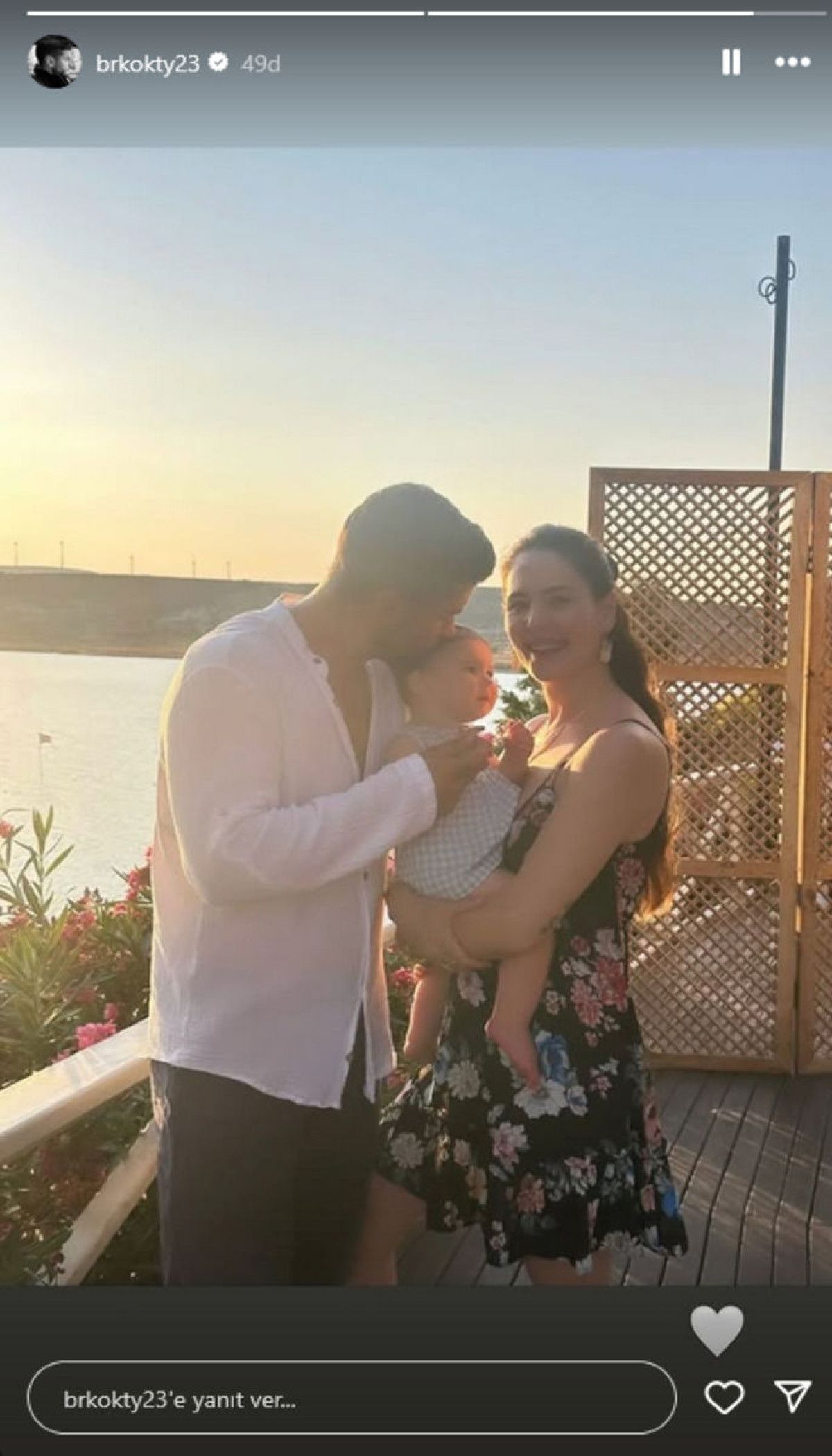 Berk Oktay'dan Boşanma İddiasına Fotoğraflı Yanıt: Detaylar ve Güncel Gelişmeler