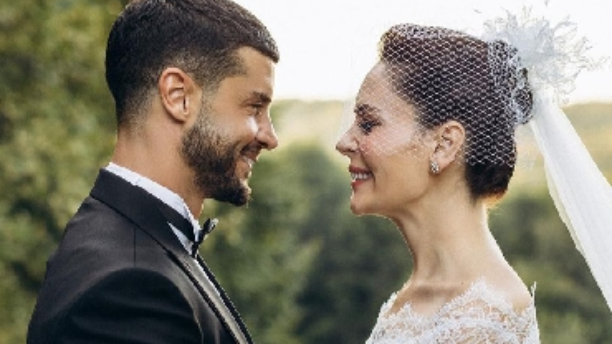 Çiftin Birlikte Verdiği Pozlar ve Açıklamalar