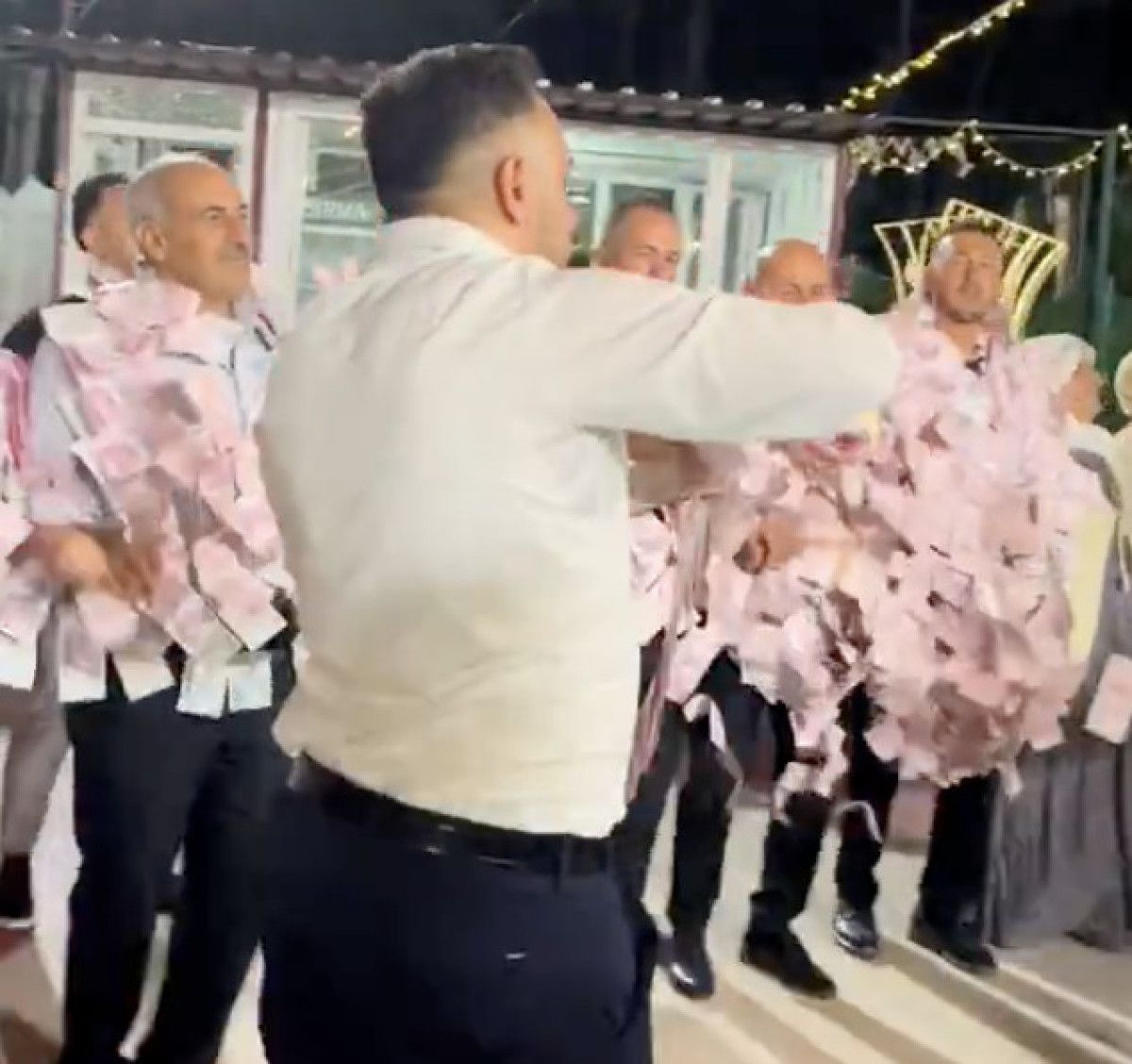 Bitlisteki Düğün Görüntüleri Sosyal Medyada Gündem Oldu