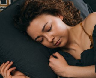 Boyun ve Baş Ağrılarınızın Gizli Nedeni: Yanlış Yastık Seçimiyle Tanışın