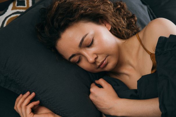 Boyun ve Baş Ağrılarınızın Gizli Nedeni: Yanlış Yastık Seçimiyle Tanışın