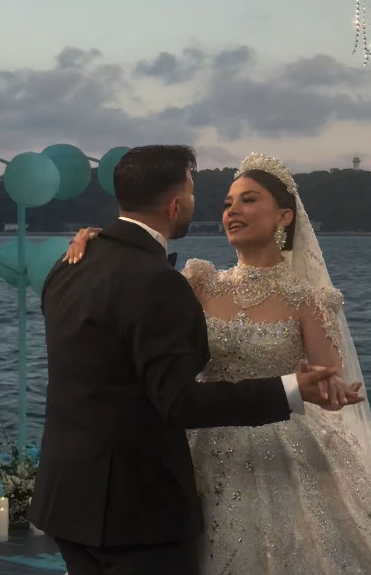 Burak Bulut ve Eda Sakız Çiftinin Düğün Hikayesi ve Takılan Altınlar