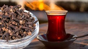 Çayın İçine Karanfil Ekleyerek Sağlığınıza Veda Edin