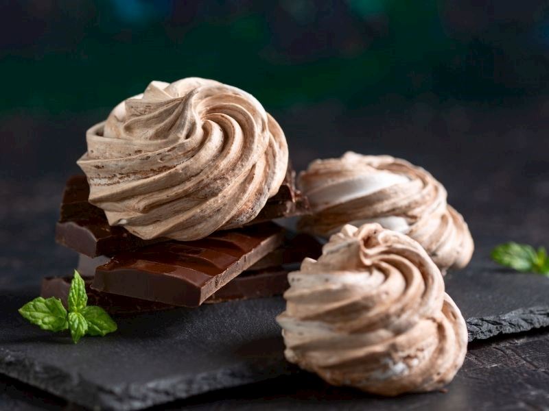 Çikolatalı Merengle Lezzetli ve Hafif Tatlı Tarifi