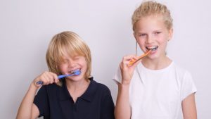 Çocuklarda Ağız Bakımında Yaz Aylarının Tatlı Tüketimiyle Gelen Tehditler