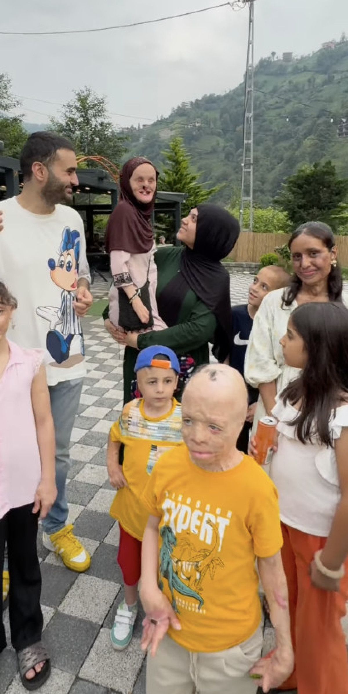 CZN Burak Bir Kez Daha Kalpleri Fethediyor