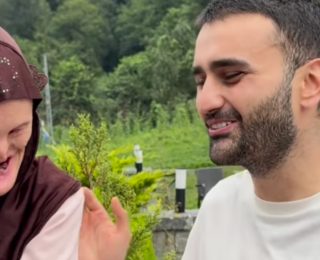 CZN Burak Bir Kez Daha Kalpleri Fethediyor