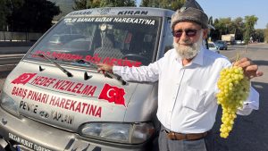 Denizli’nin Elmacı Dedesi: Üzümleriyle Askerlerin Yanında