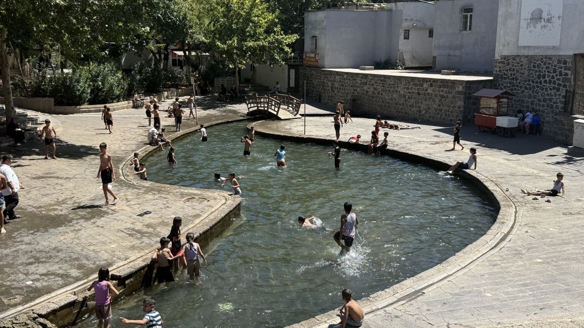 Diyarbakır'da 40 Derece Sıcaklar Anında Serinlik Sağlayan Süs Havuzlarıyla Buluşuyor