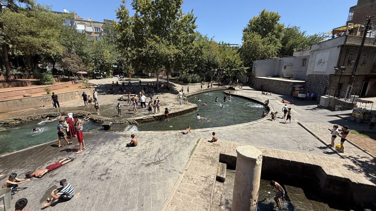 Diyarbakır'da 40 Derece Sıcaklar Anında Serinlik Sağlayan Süs Havuzlarıyla Buluşuyor